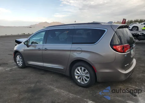 2017 Chrysler Pacifica Touring L z USA, uszkodzony, nr VIN 2C4RC1BG7HR720427